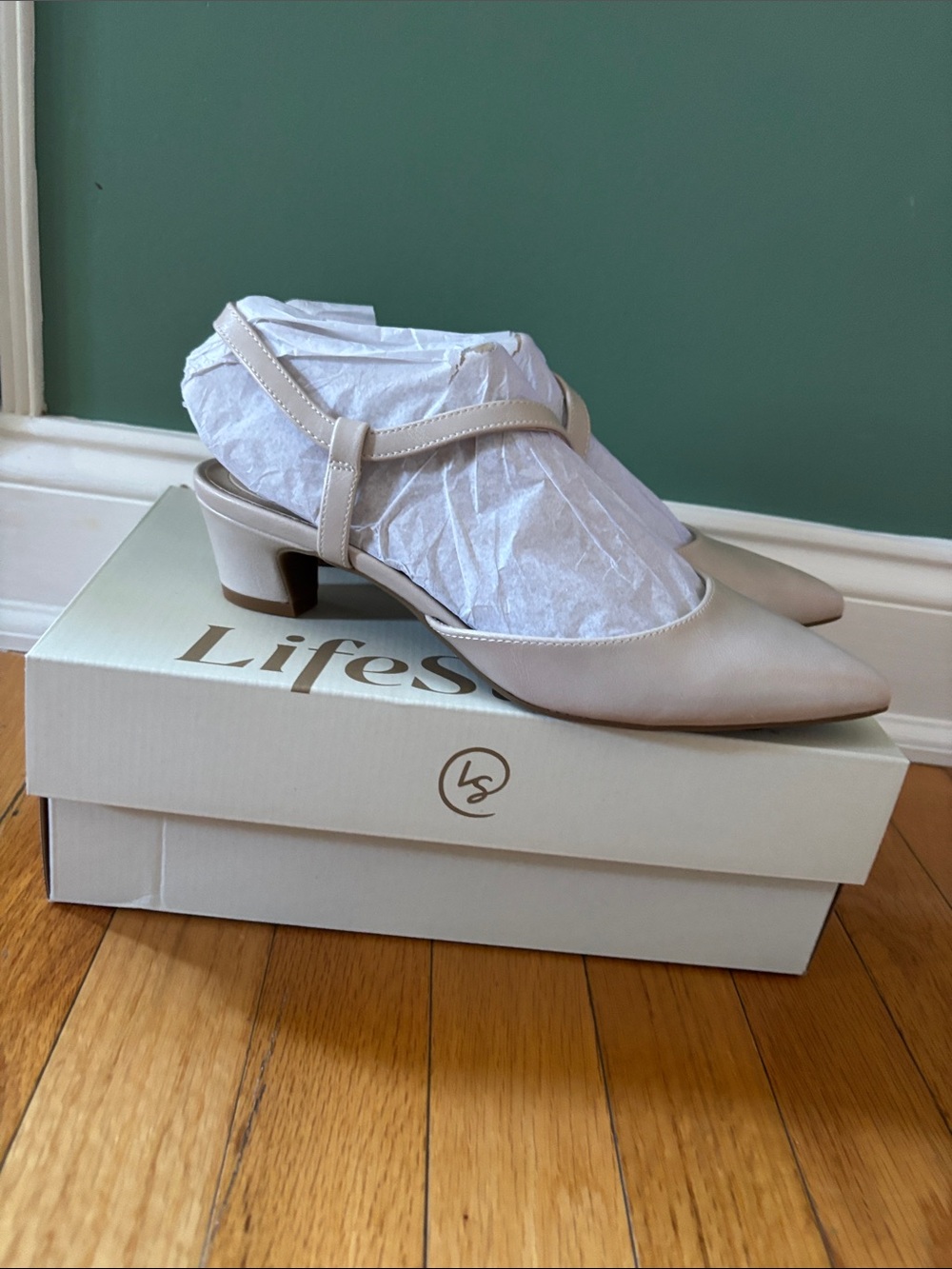 LifeStride Cream Minimalist Heels Women’s 6 NWT 2” Block‎ Heel